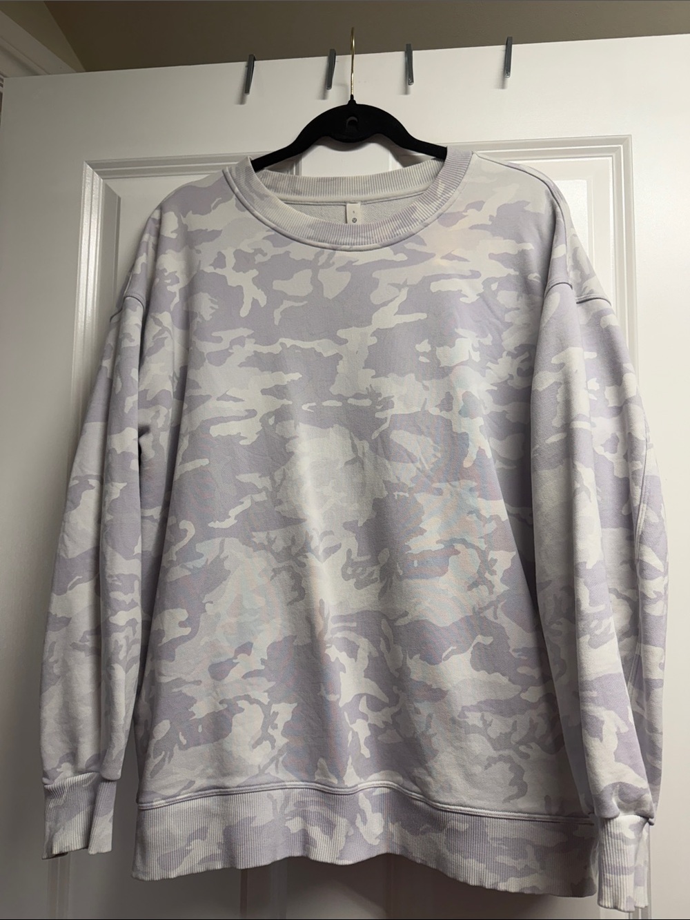 lululemon oversized size 6 Light Gray & White Camo Crewneck Sweatershirt